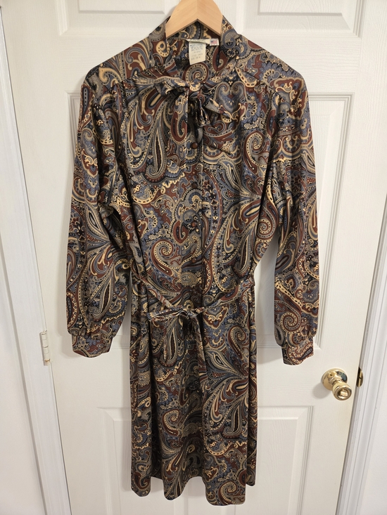 Source Unknown Dresses & Skirts - Vintage Brown And Grey Paisley Tie-Neck Long Sleeve Dress  Size 20 Made In USA